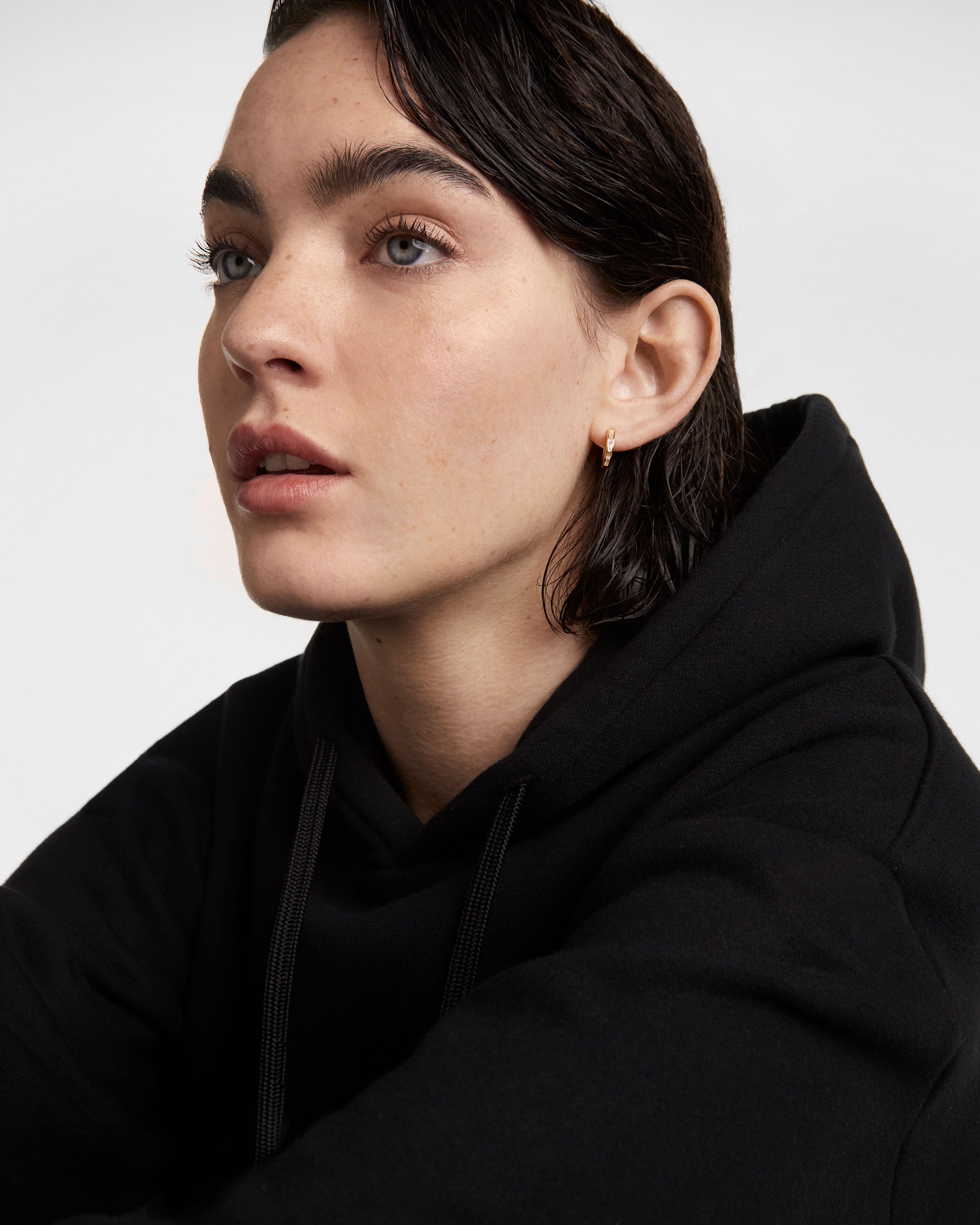 Aros Elegantes Viena - Joyería en Plata Estilo Minimalista