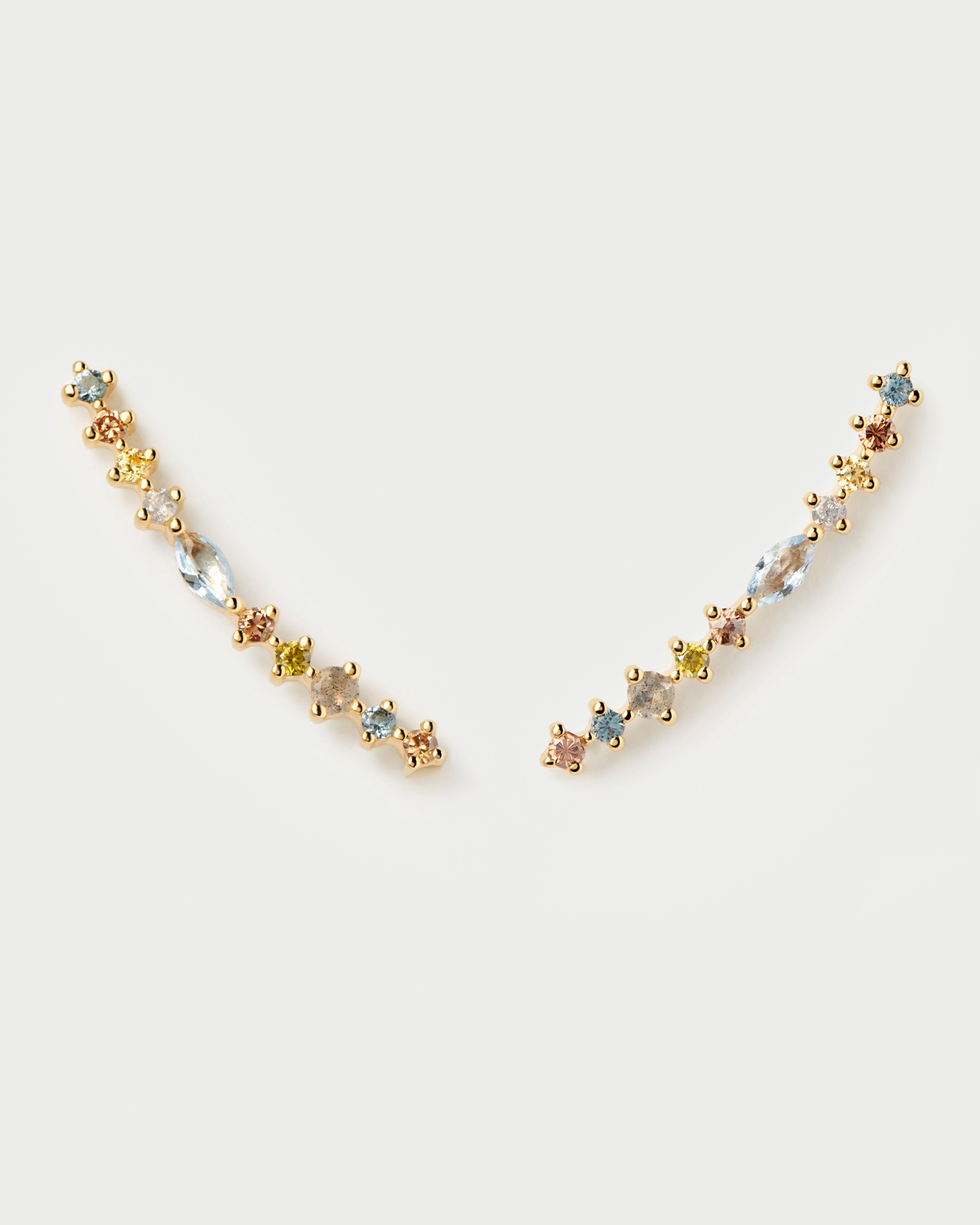 Aretes Elegantes de Flor de Loto con Diseño Ascendente