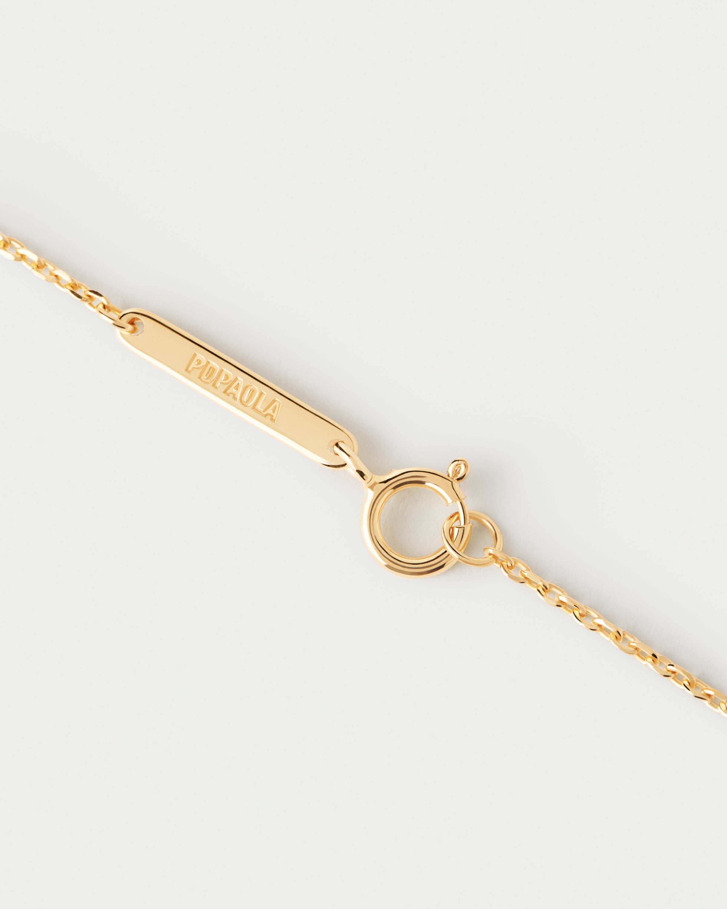 Colgante Flor de Loto en Plata Esterlina con Detalles Brillantes  
Dije de Loto Artesanal para Regalos Especiales y Eventos  
Joyería Boho con Motivo de Loto y Cadena Ajustable  
Pieza Única de Loto en Plata 925 con Grabado Delicado  
Colgante Minimalista de Loto para Estilos Bohemios y Elegantes