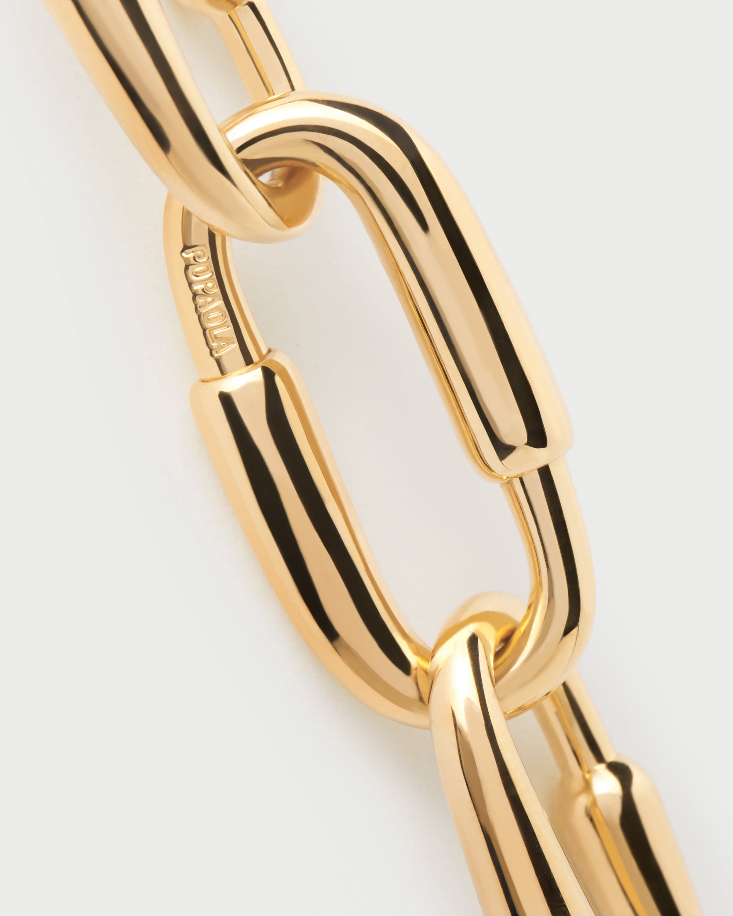 Collar elegante de cadena entrelazada con diseño único en argollas - Joyería moderna para mujer, estilo minimalista y versátil