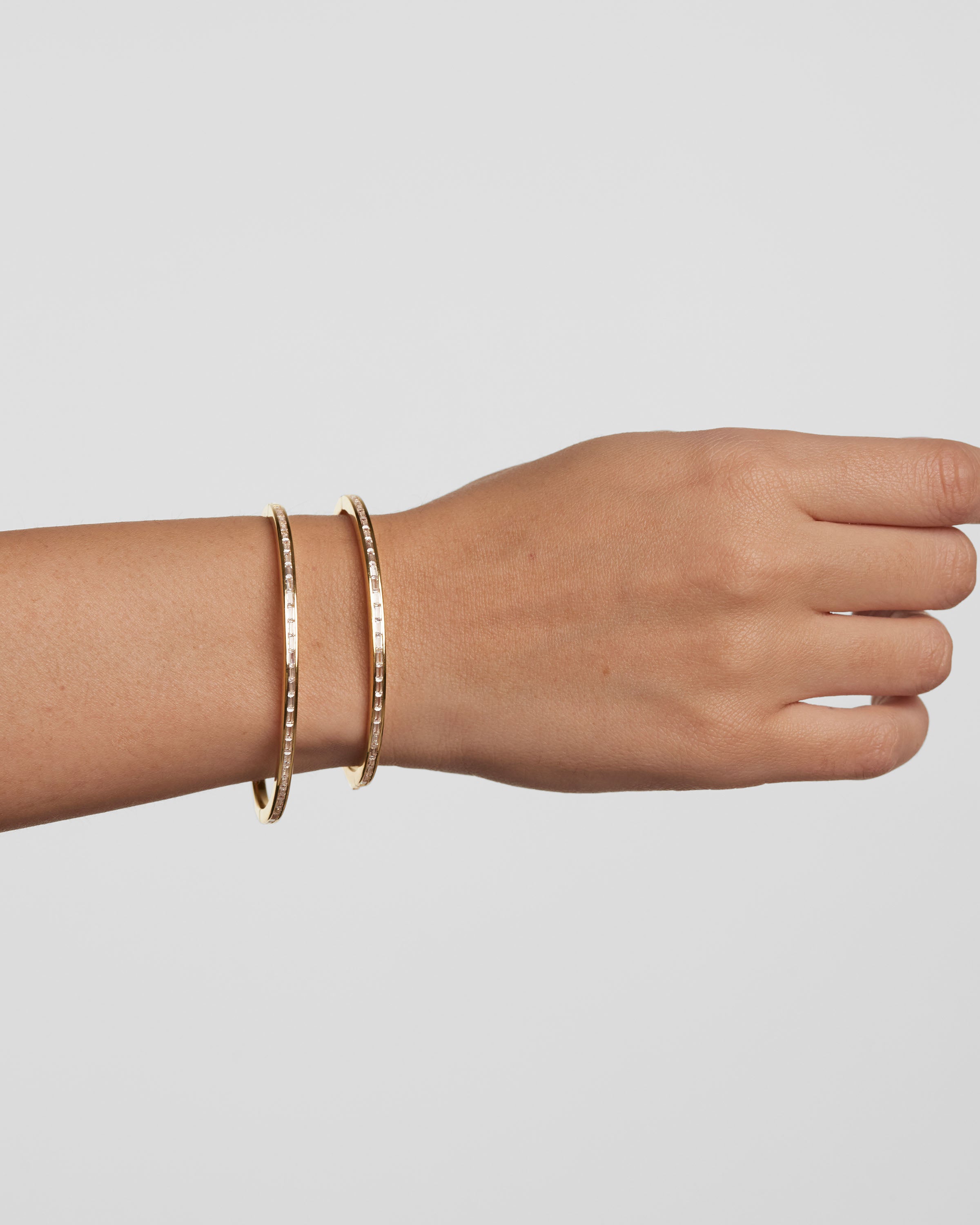 Pulsera Viena Elegante - Brazalete Minimalista en Acero Inoxidable para Mujer
