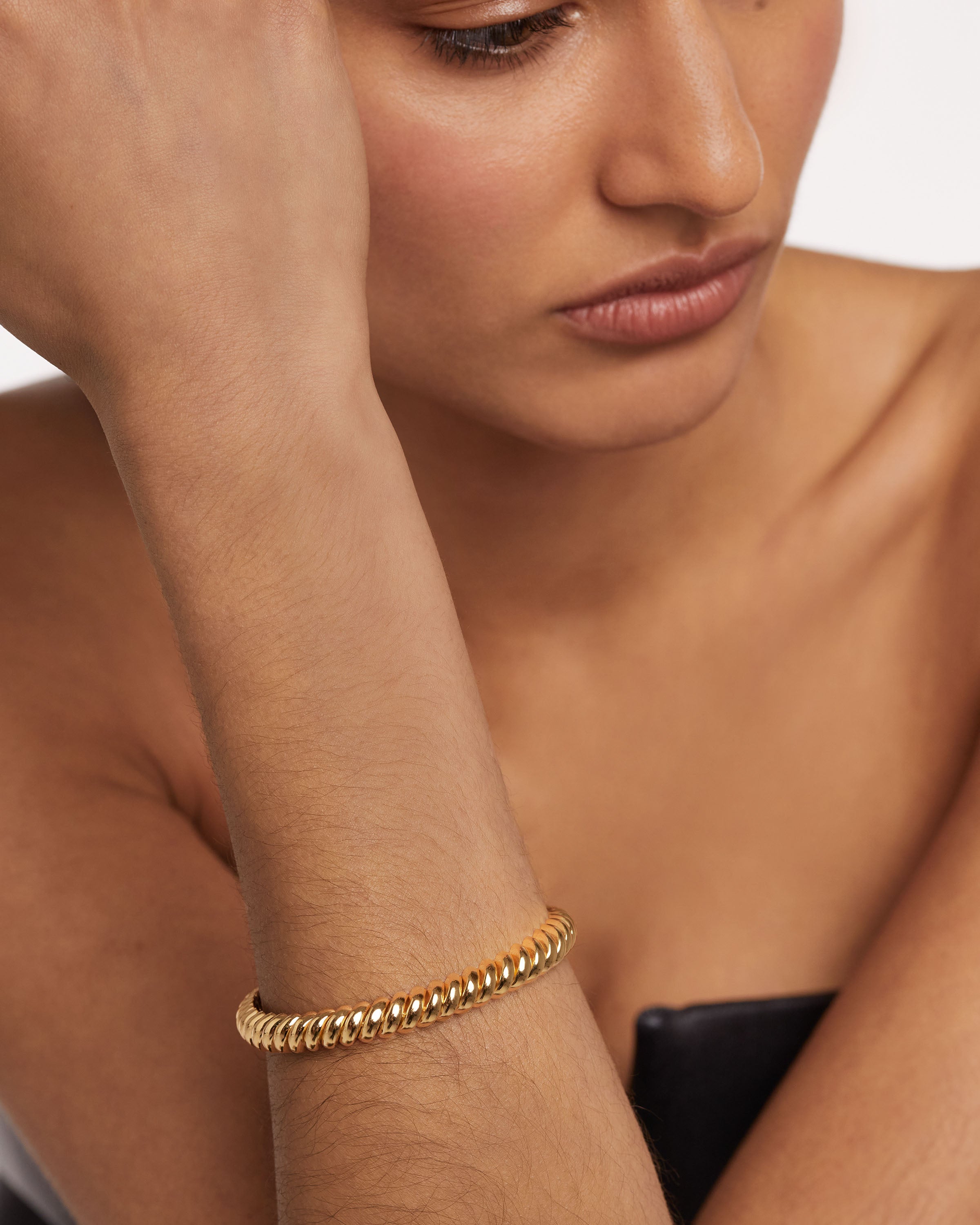 Pulsera Ajustable Gaia - Diseño Ecológico y Personalizable en Plata Sólida