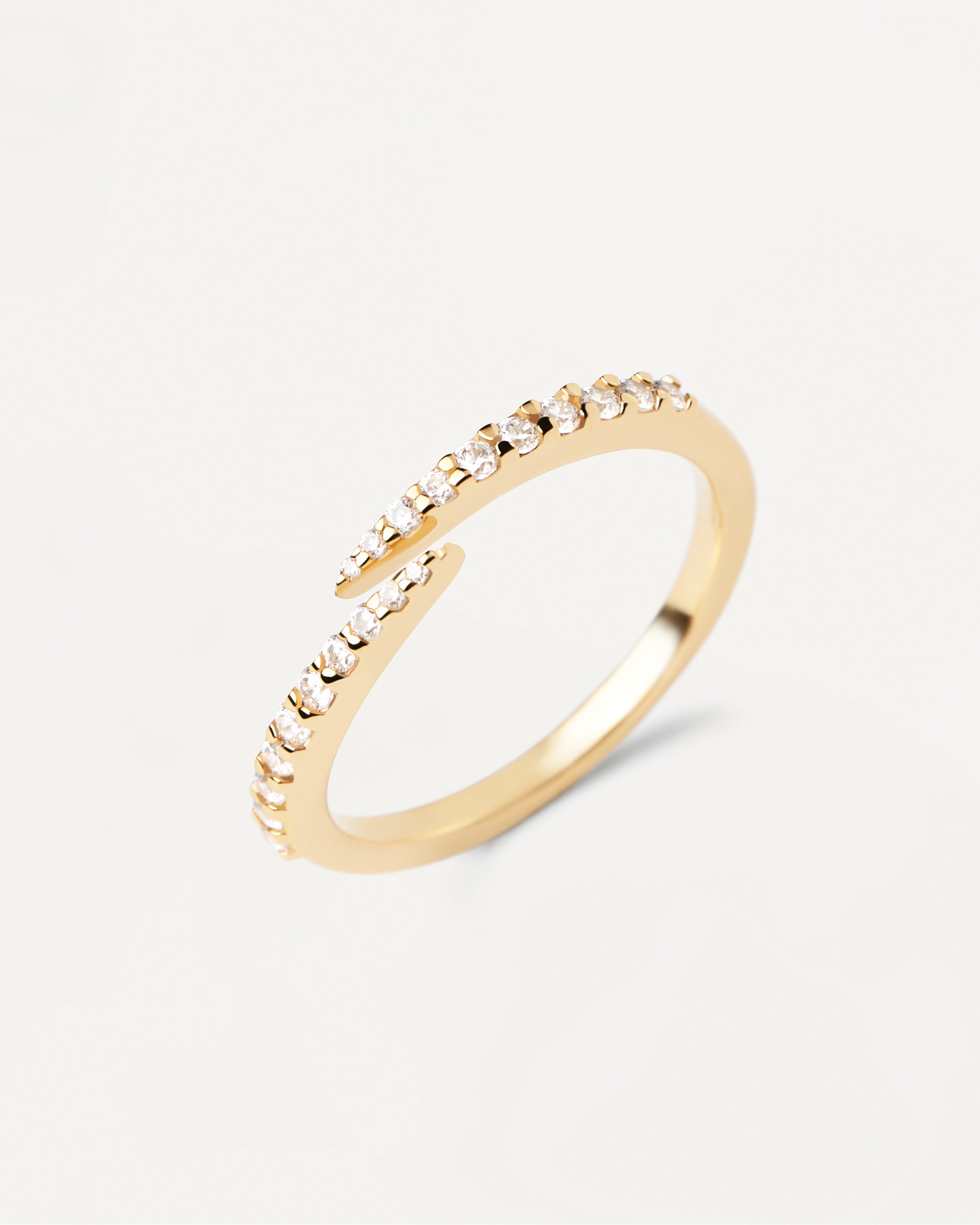 Anillo Abrazo Íntimo - Símbolo de Conexión Eterna  
Sortija Envuélvete en Elegancia  
Aro de Afinidad Afectiva - Tu Esencia en Metal  
Anillo de Abrazo Continuo - Diseño Fluido en Plata  
Sortija Abrazo Perdurable - Armonía en Cada Curva