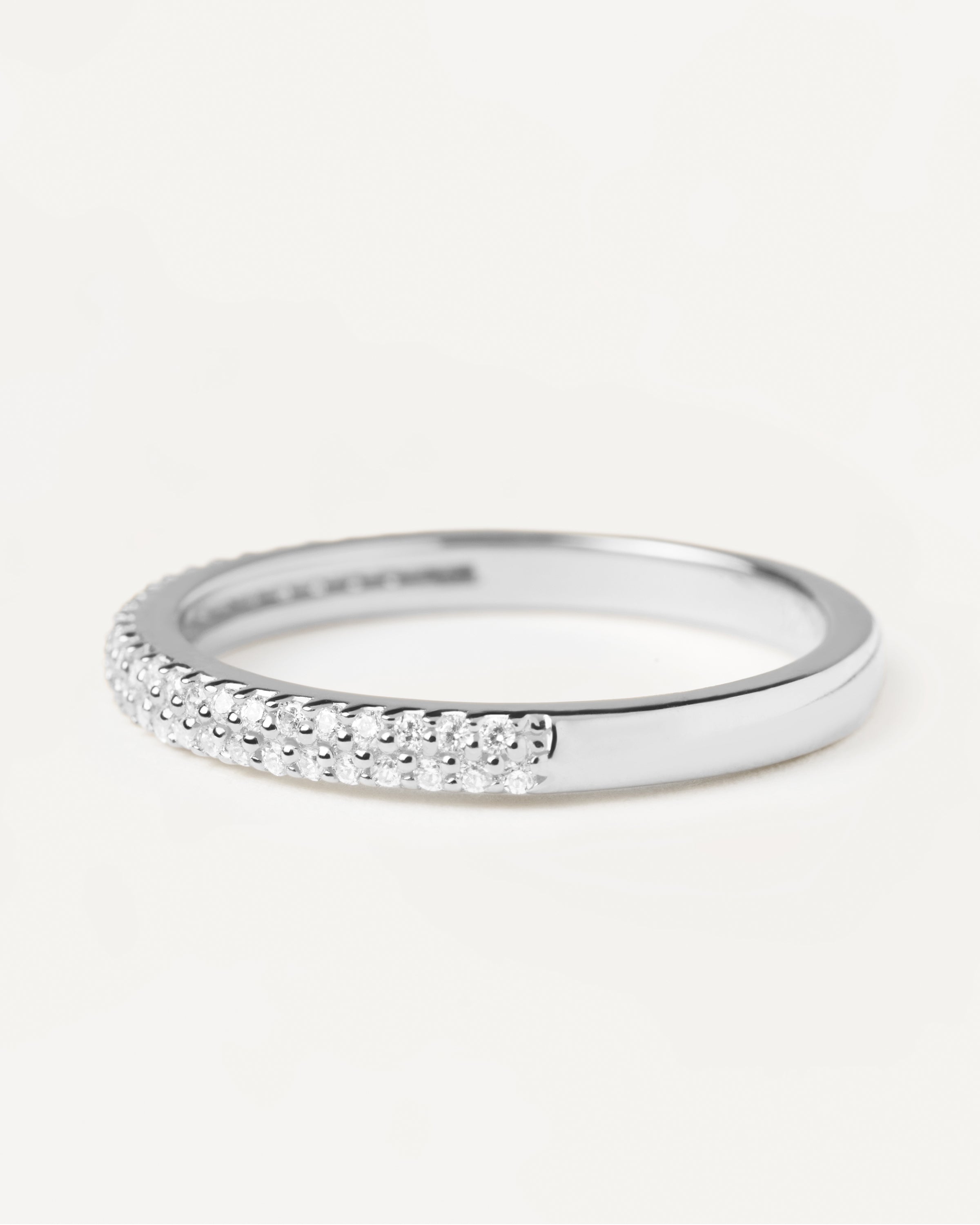 Anillo Elegante de Plata Auténtica con Diseño de Tiara