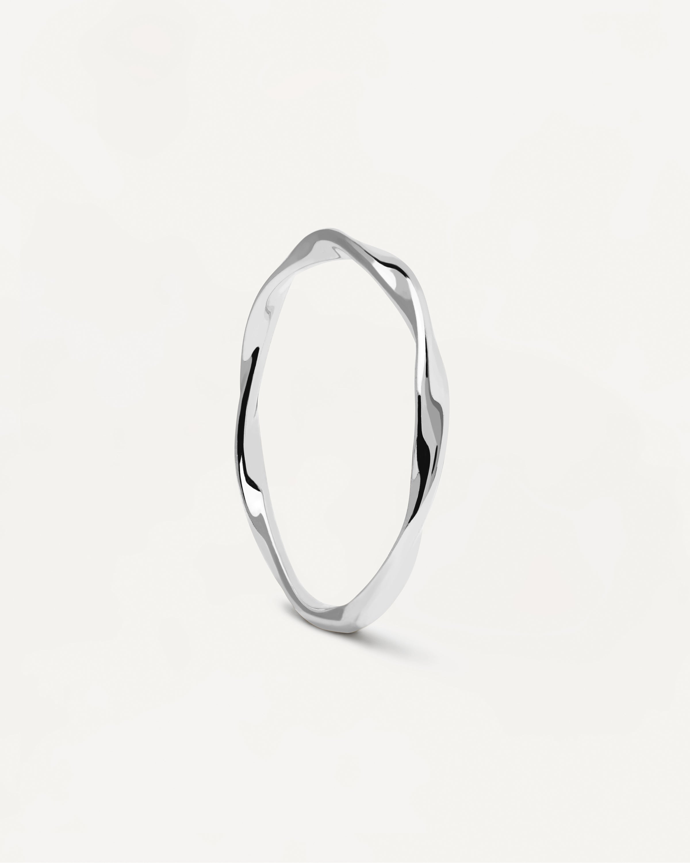 Anillo Elegante de Plata Sterling con Diseño en Tirabuzón