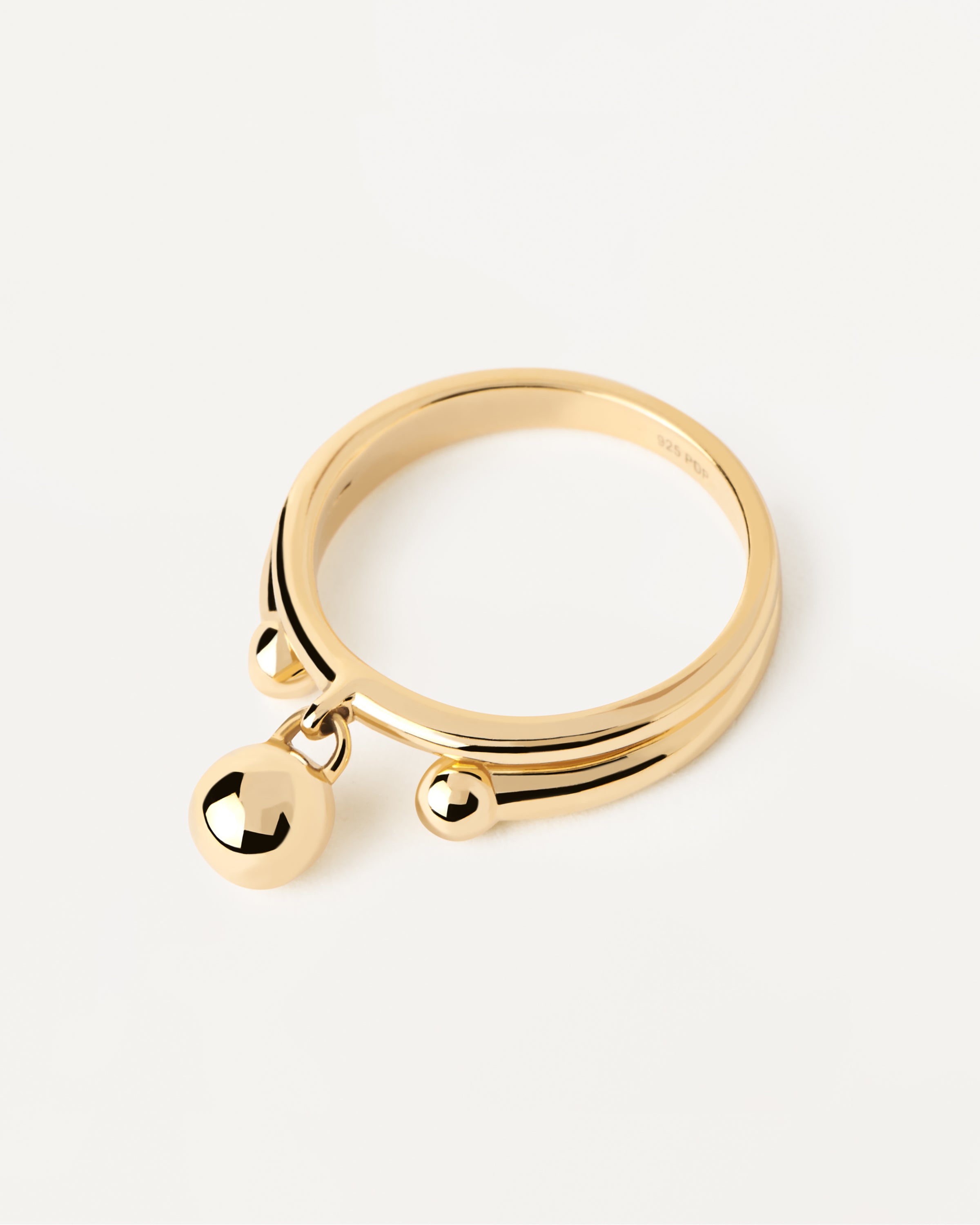 Anillo Berlinés Moderno con Detalles Exclusivos en Plata
