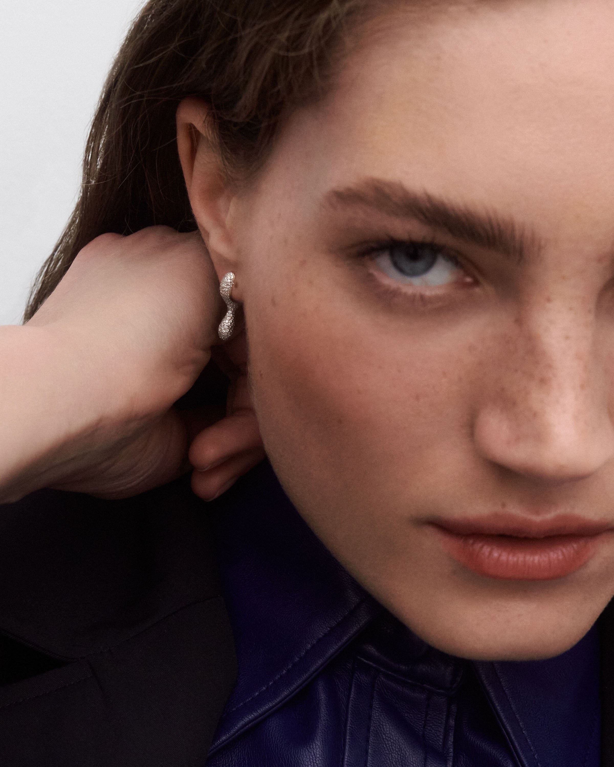 Aretes de Pavé Brillante con Destellos Radiantes - Aros Elegantes para Mujer