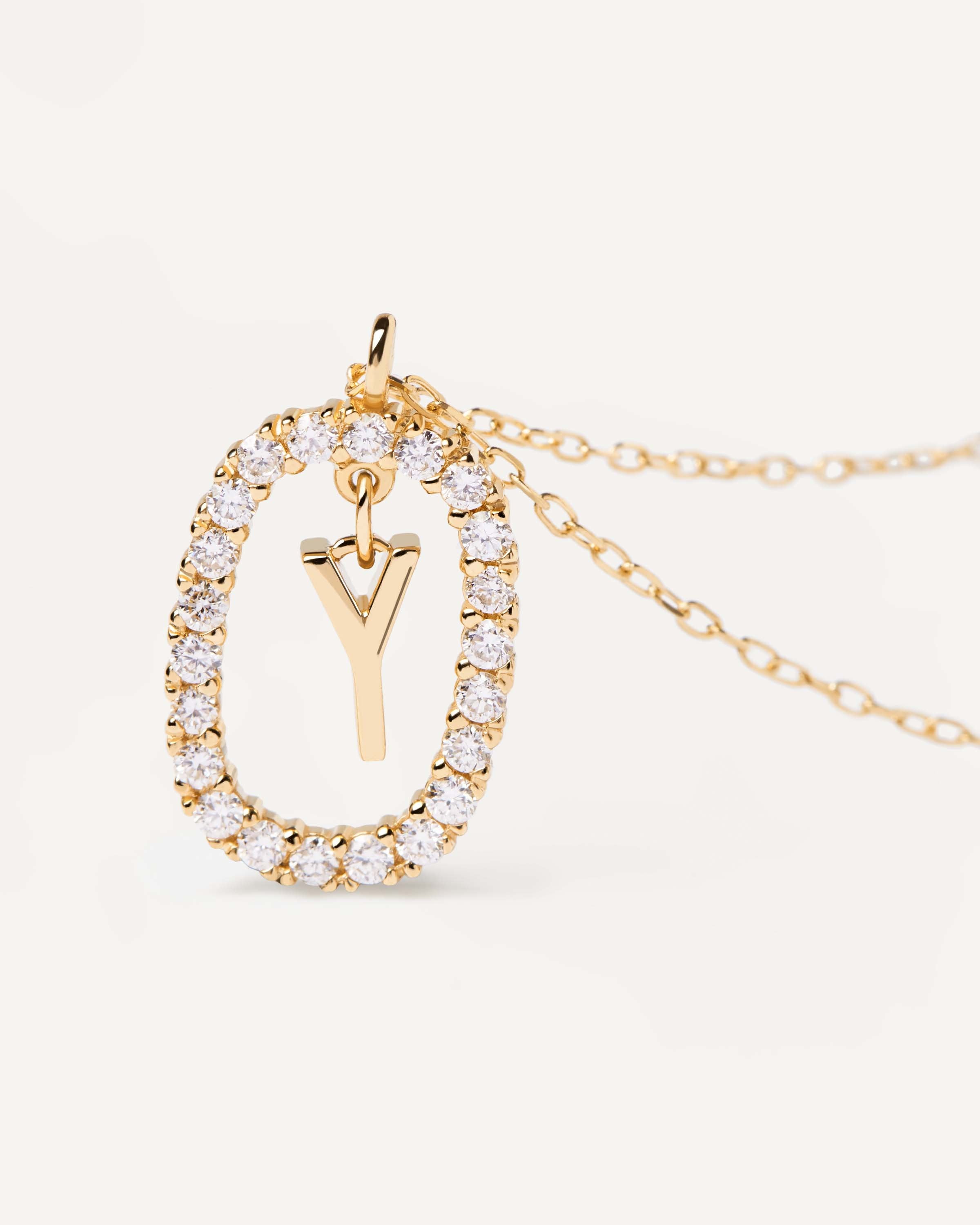 Collar de Oro 18K con Diamantes Brillantes y Diseño Elegante Letra Y - Joyería de Lujo Exclusiva