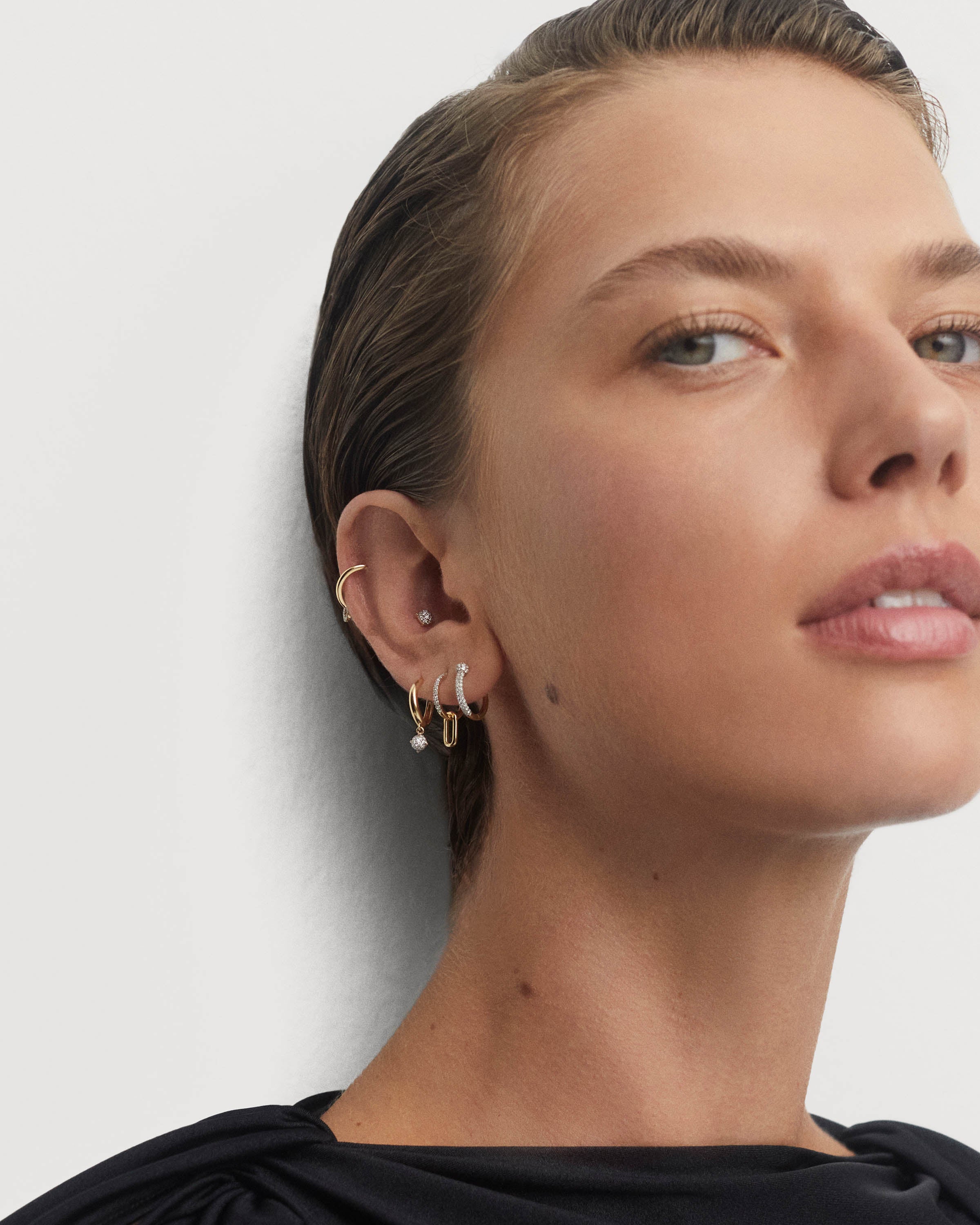 Pendientes Dona en oro y diamantes con detalles brillantes - Elegancia atemporal