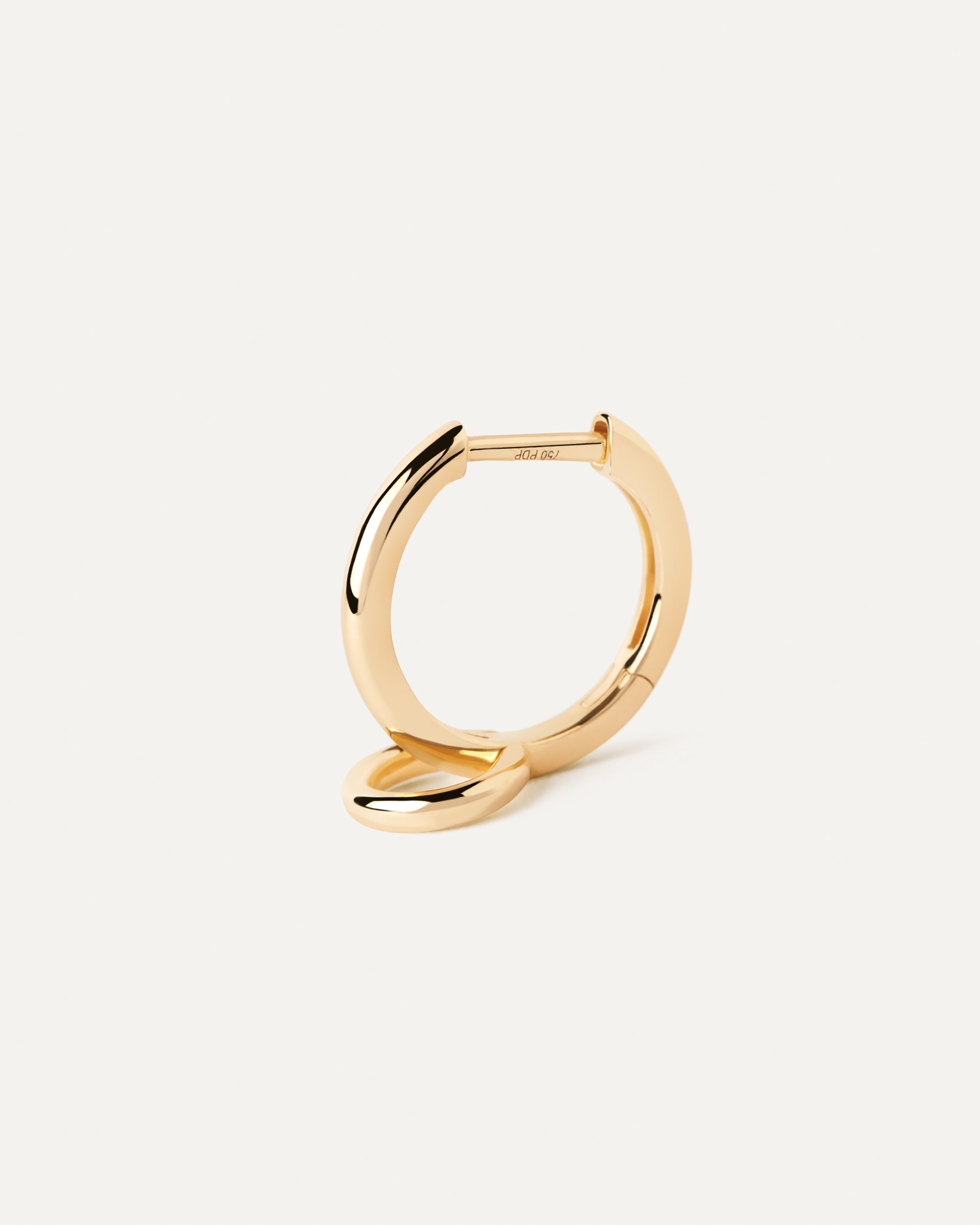 Aro Circular Dorado de Un Solo Diseño