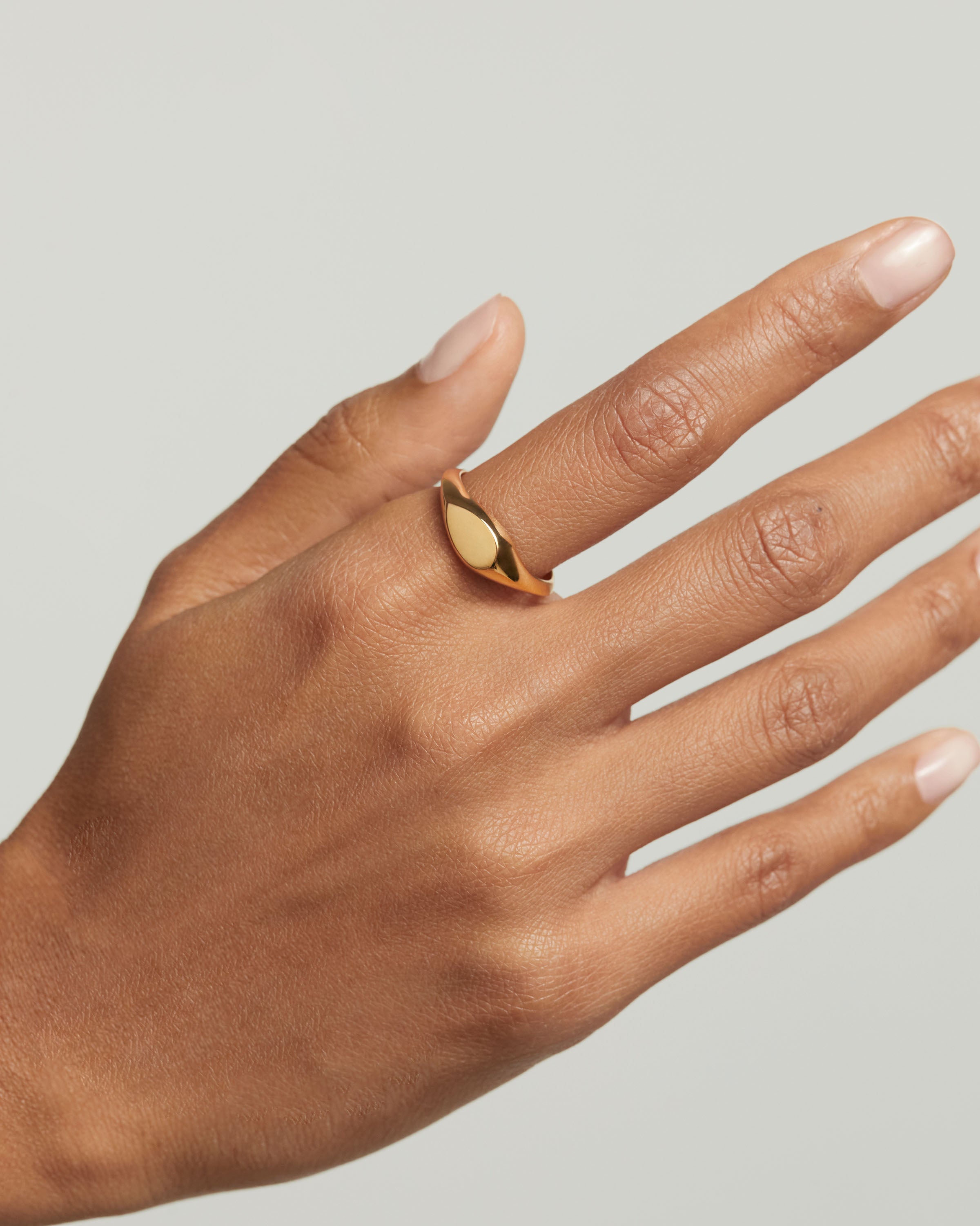 Anillo de Estampación Artesanal Devi - Diseño Exclusivo para Sellos Personalizados