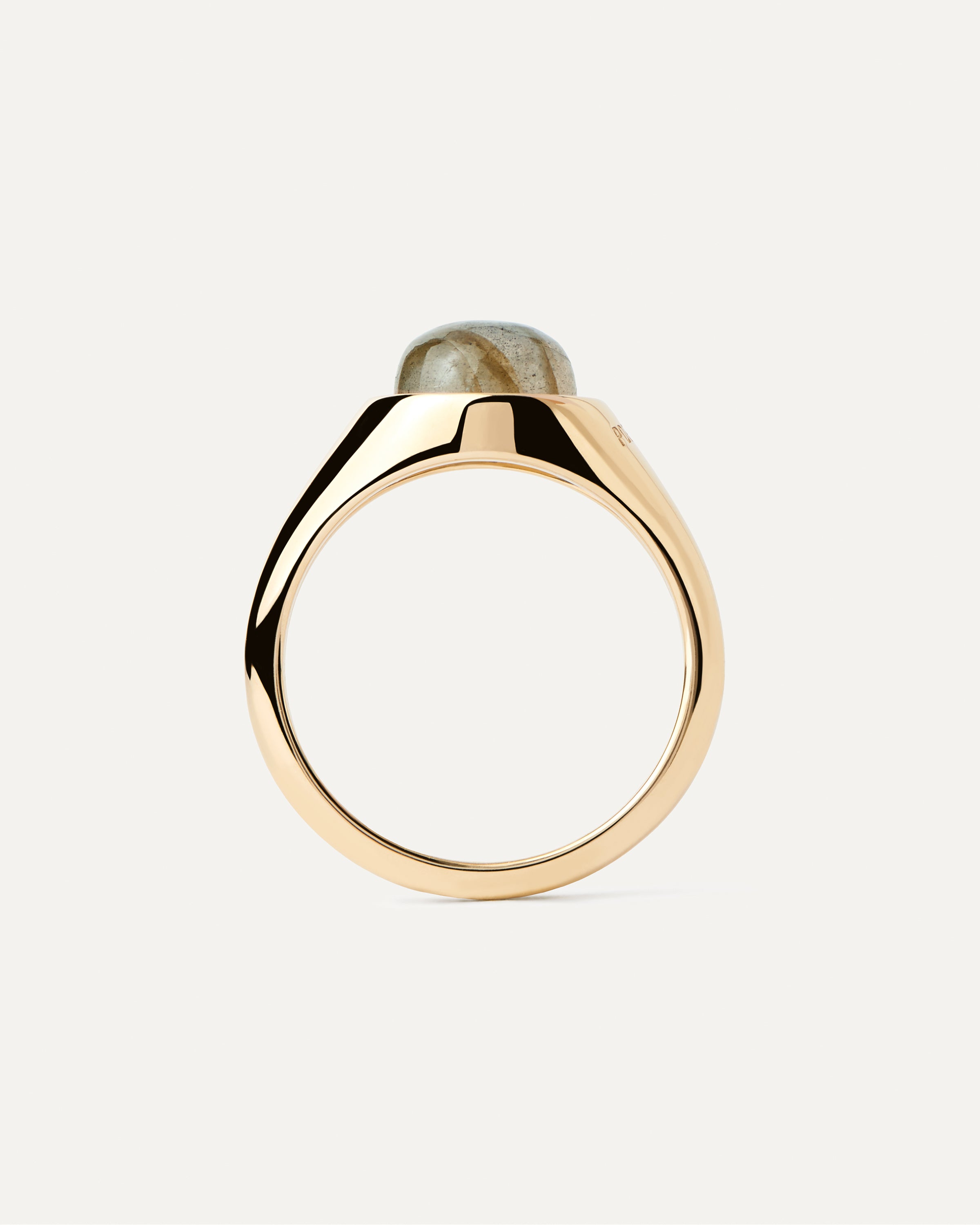 Luna Labrada: Anillo Lunar de Labradorita Brillante