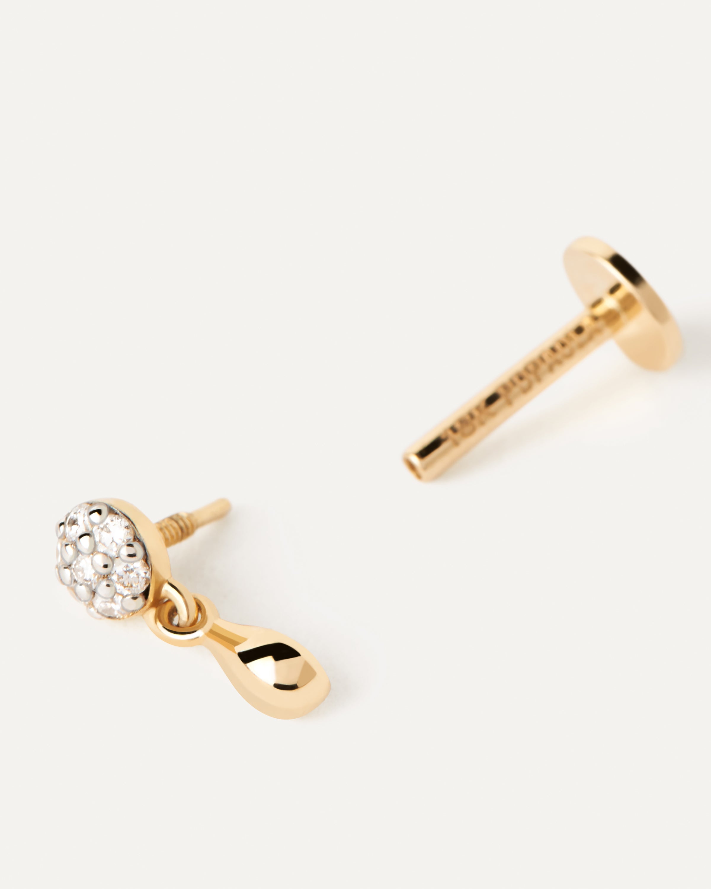 Aretes Noé en Oro con Incrustaciones de Diamantes - Diseño Único

Pendiente Exclusivo Noé: Oro 18K y Diamantes Genuinos

Arete Individual Noé - Combinación Premium de Oro y Diamantes

Pendiente de Oro Blanco con Diamantes Corte Princesa - Colección Noé

Aretes de Lujo Noé: Diamantes Naturales en Marco de Oro Amarillo

Pendiente Minimalista Noé - Oro de Ley con Acabado Brillante