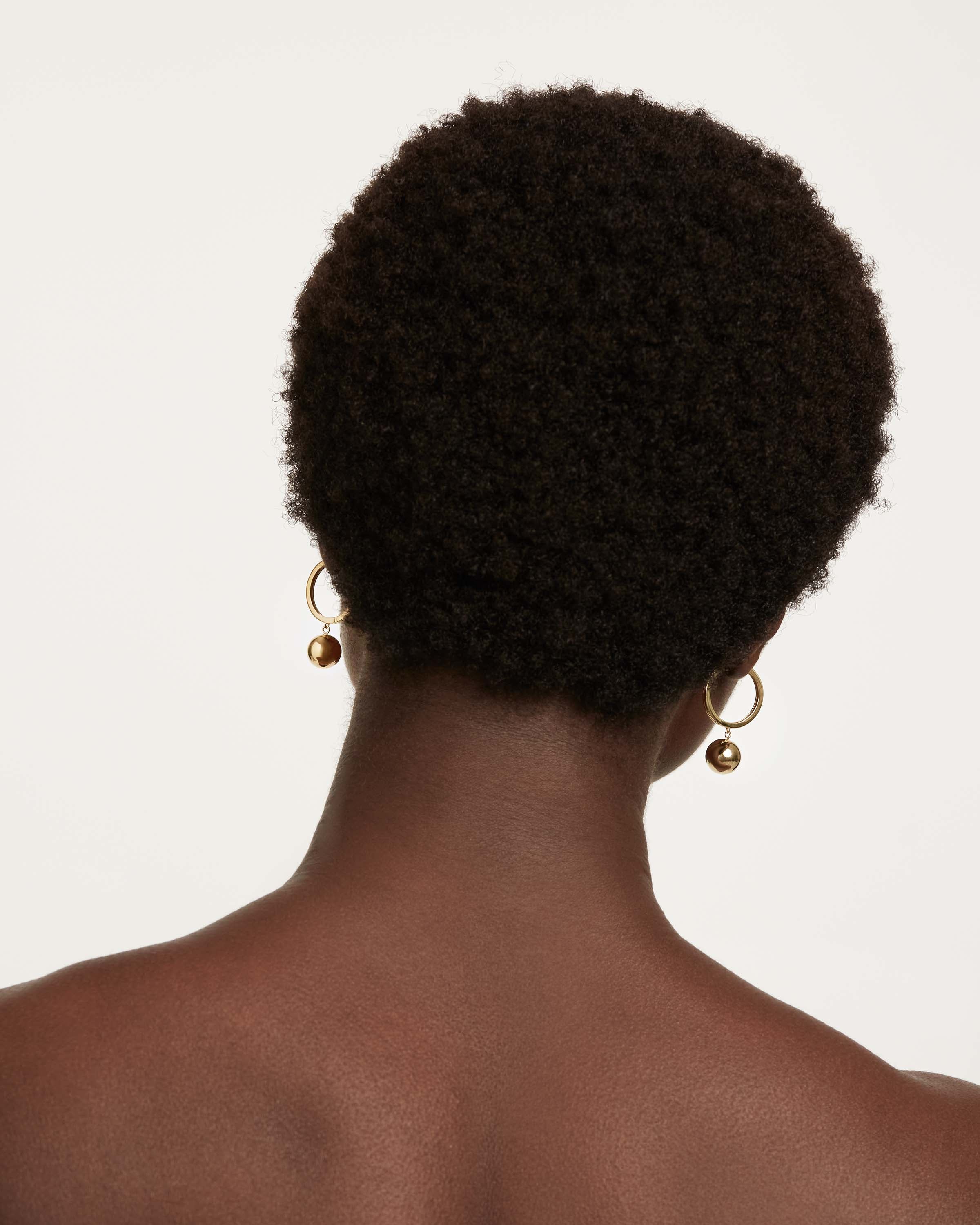 Aretes Tecnofuturistas: Diseño Vanguardista Inteligente