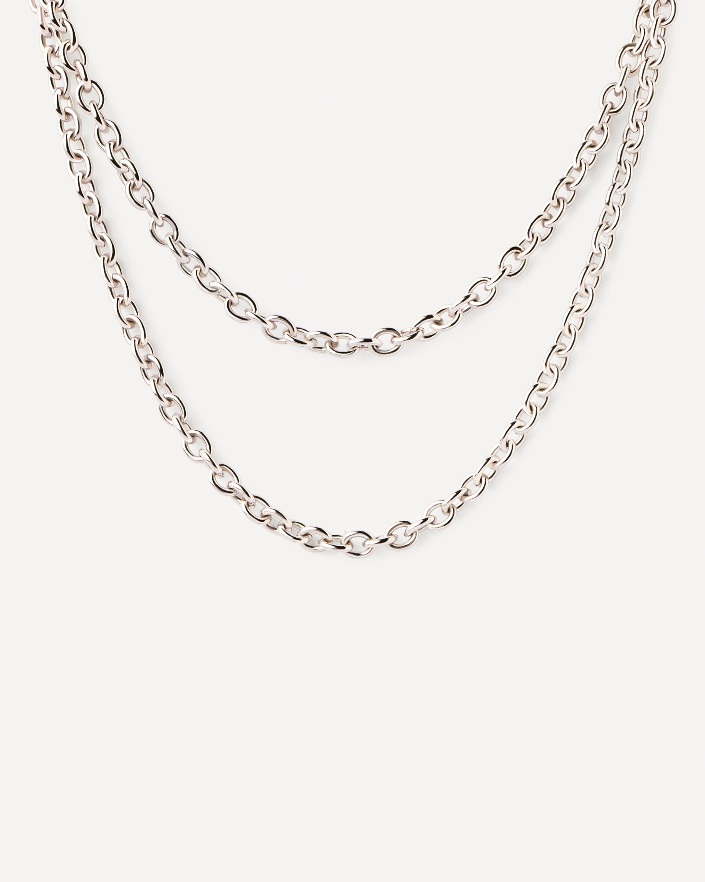 Collar Extralargo de Cadena Rítmica con Detalles Metálicos