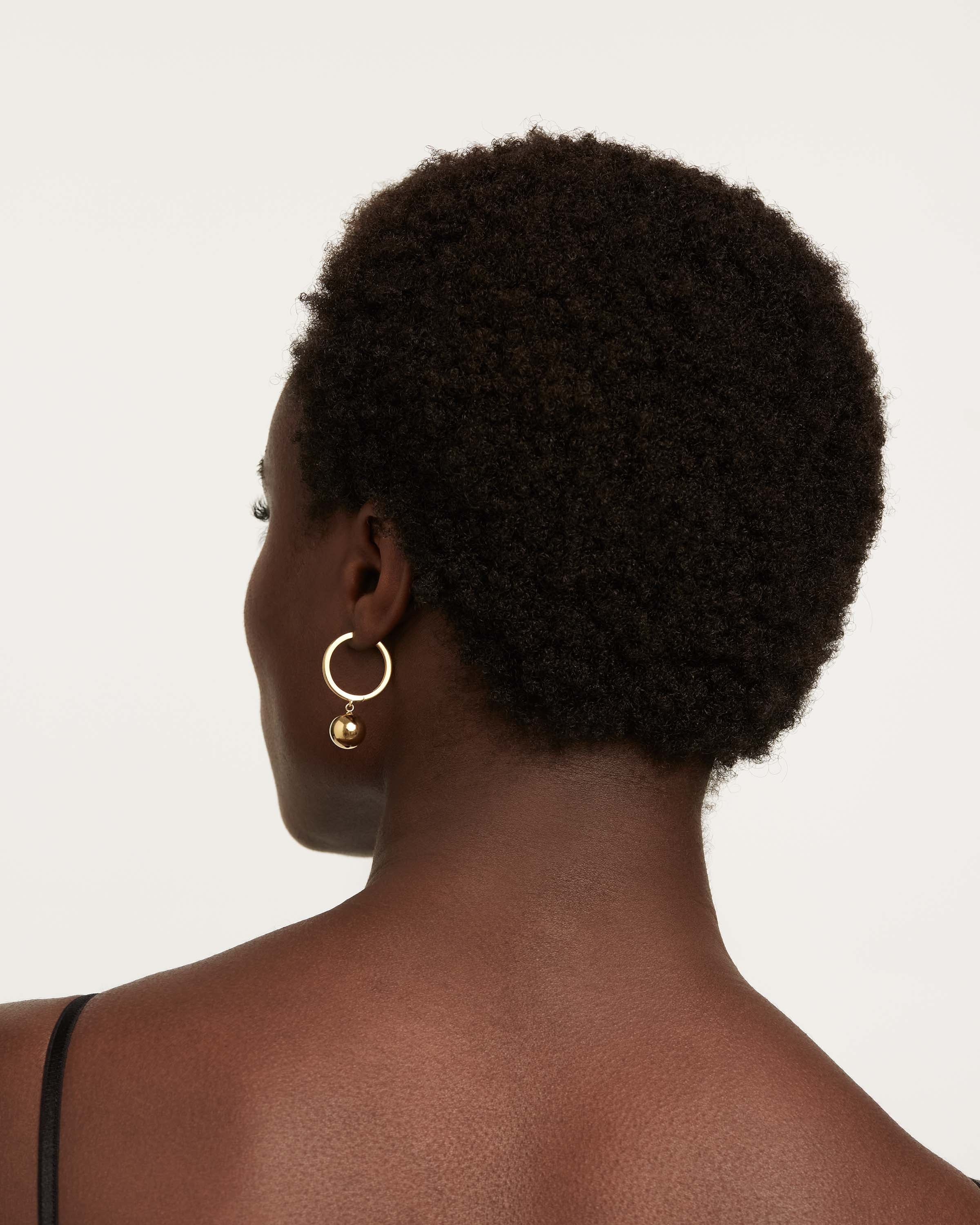 Aretes Tecnofuturistas: Diseño Vanguardista Inteligente