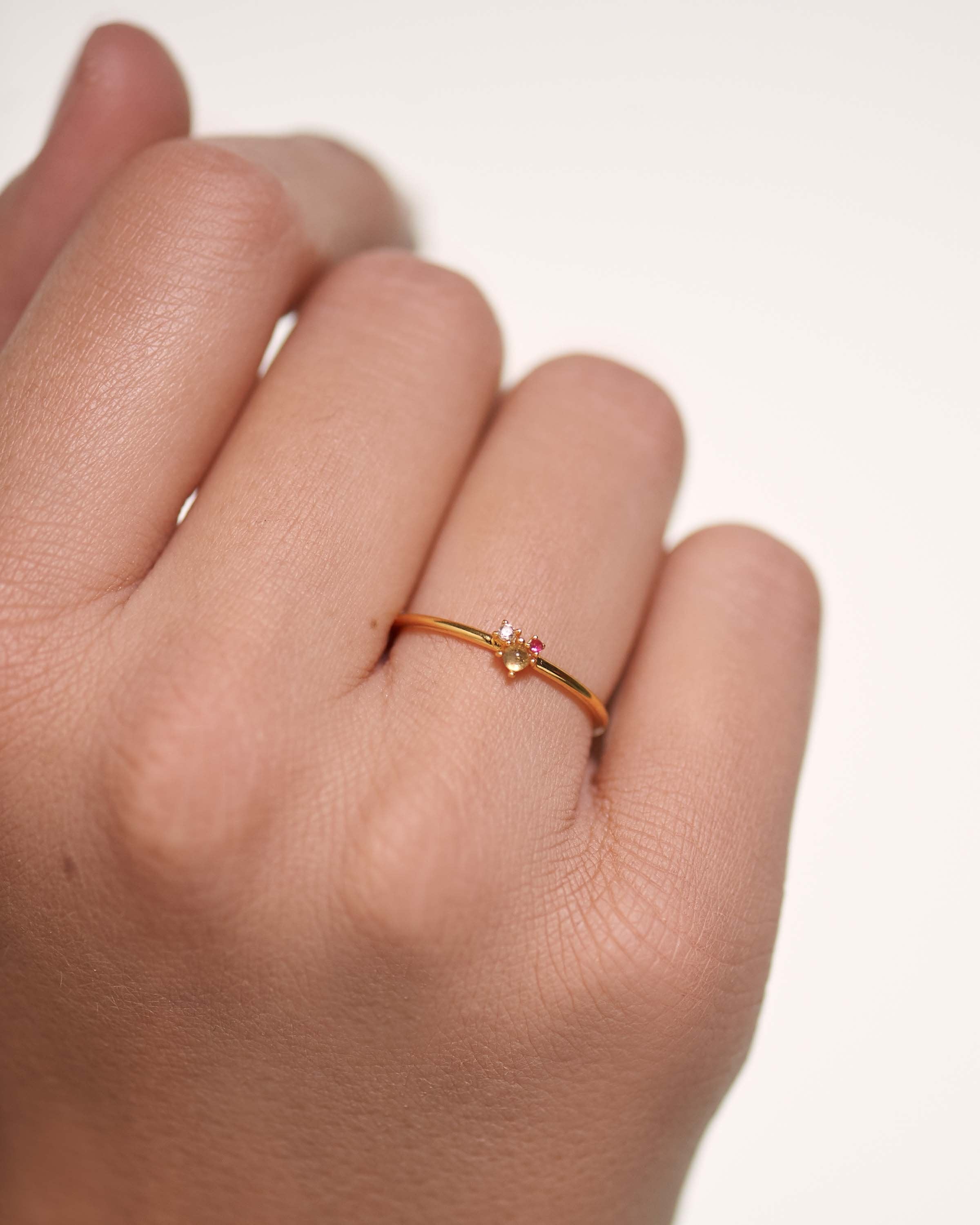 Anillo Elegante en Rosa Melocotón con Detalles Brillantes - Joyería Ajustable para Mujer