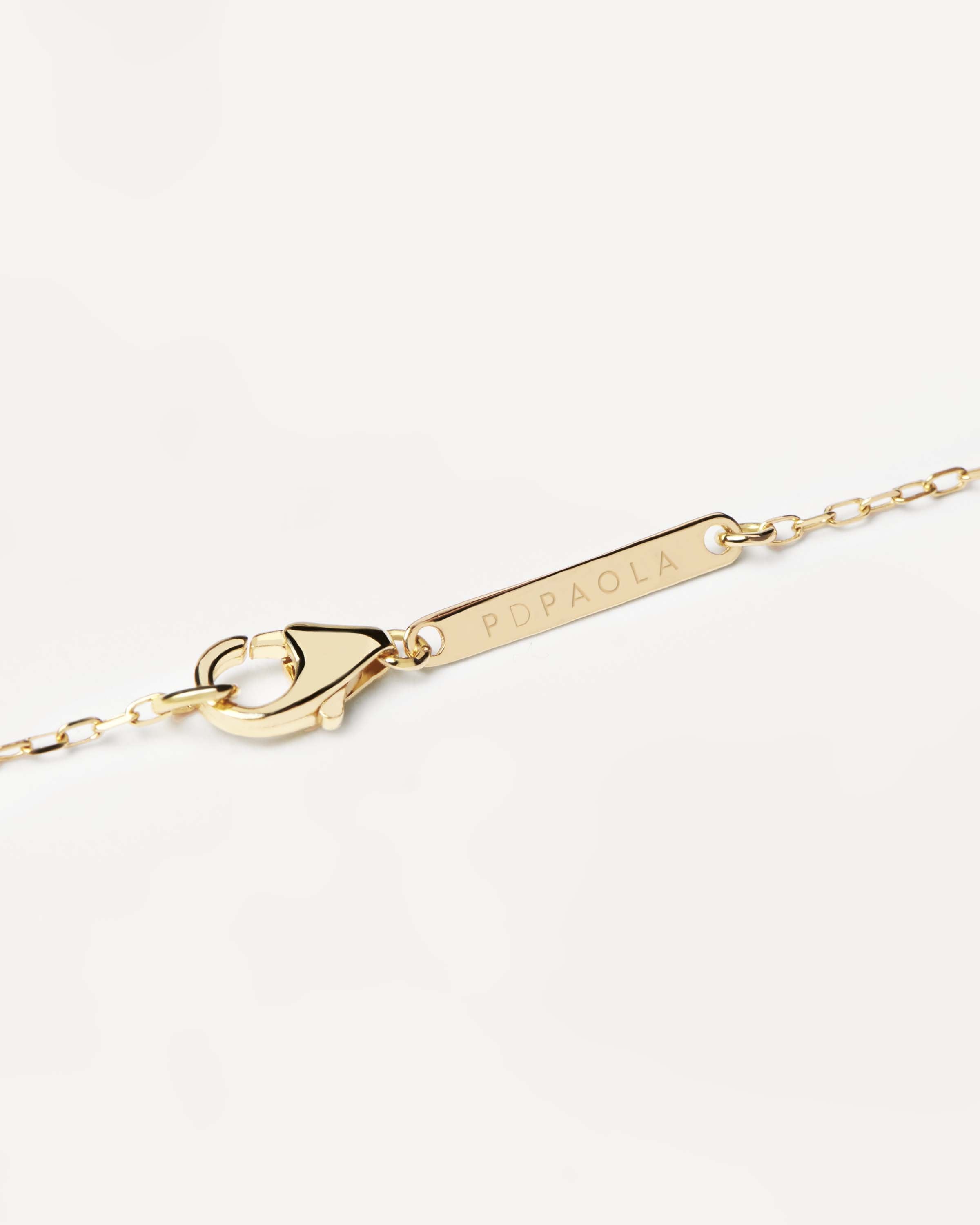 Collar de Oro 18K con Diamantes Brillantes y Diseño Elegante Letra Y - Joyería de Lujo Exclusiva