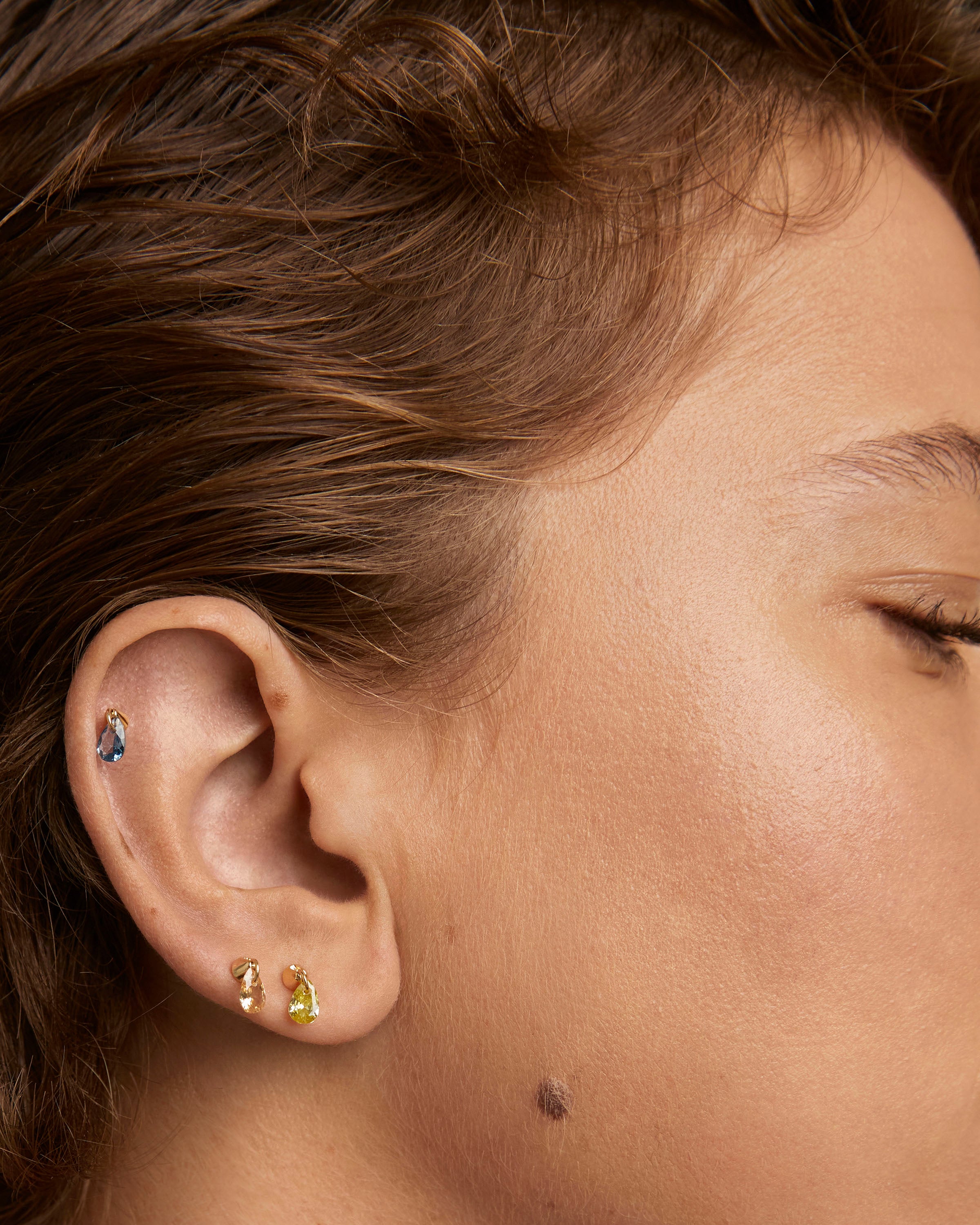 Arete Único Flor de Lirio Azul - Diseño Exclusivo para Mujer