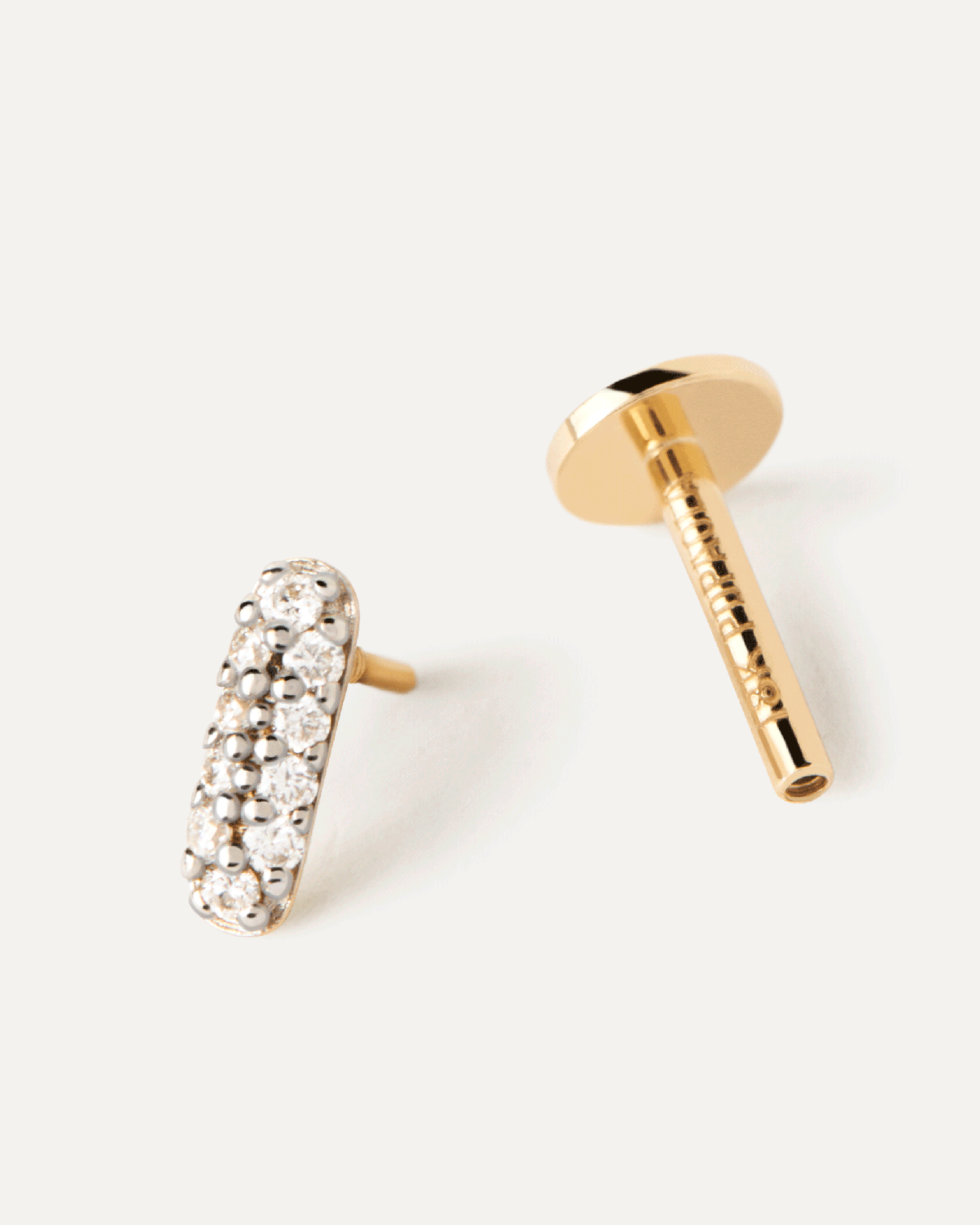 Pendientes Únicos de Oro con Incrustaciones Diamantinas - Estilo Vanguardista  

Arete Individual Brillante en Oro Amarillo y Diamantes Corte Princesa  

Pendiente Moderno en Oro 18K con Detalles Diamantinos - Diseño Exclusivo  

Joyería Contemporánea: Arete Solitario Oro Blanco con Diamantes Naturales  

Pendiente Elegante de Oro Rosa y Diamantes - Pieza Única de Alta Moda