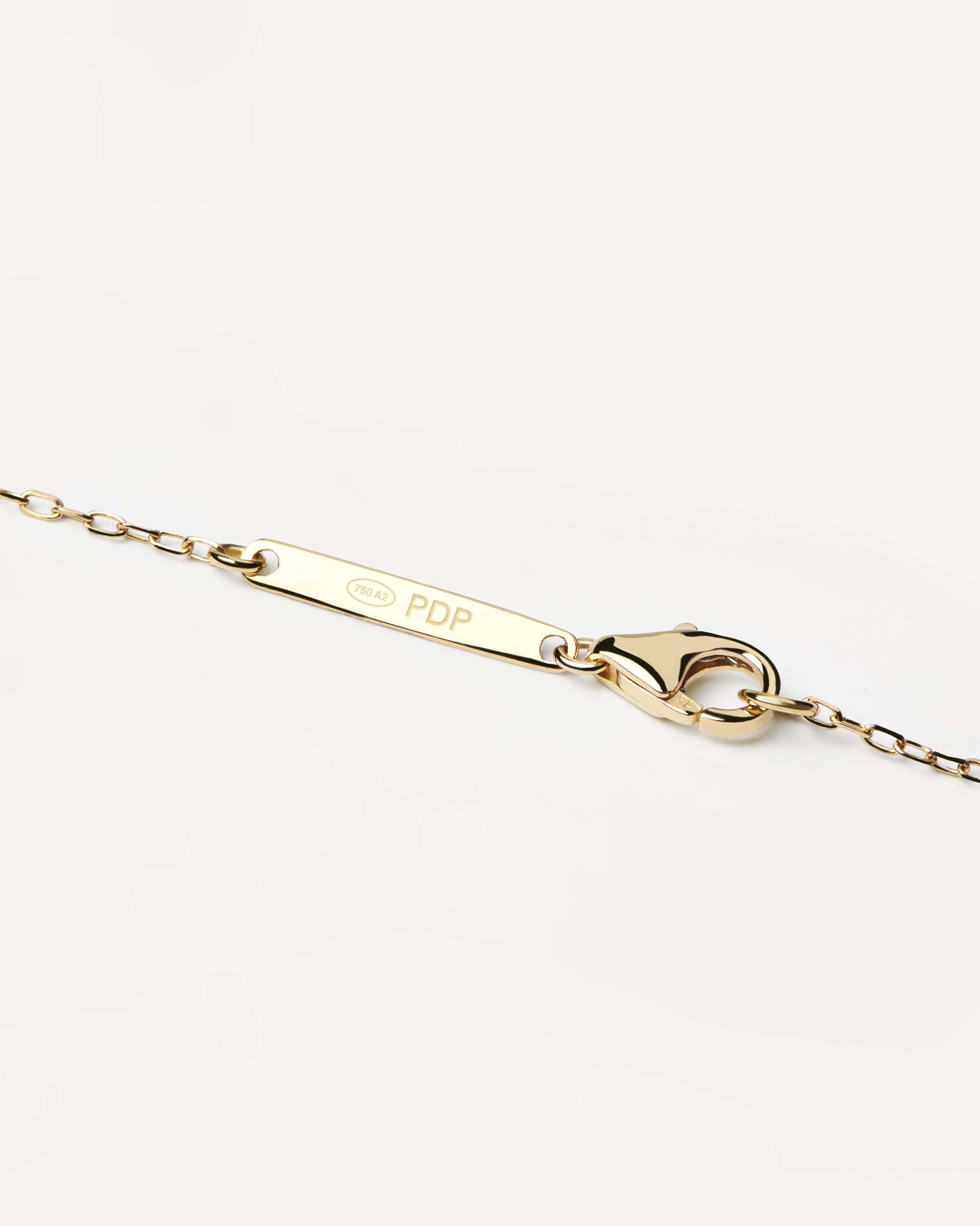 Collar de Oro 18K con Diamantes Brillantes y Diseño Elegante Letra Y - Joyería de Lujo Exclusiva